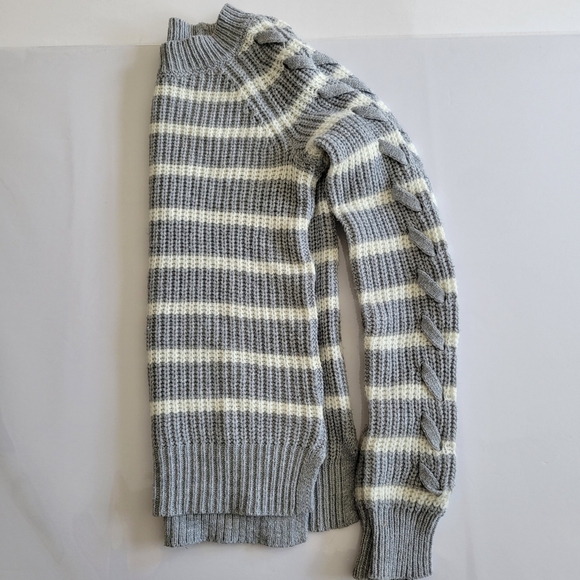 Gray and White Striped Long Braided Sleeve Sweater. - Picture 5 of 10